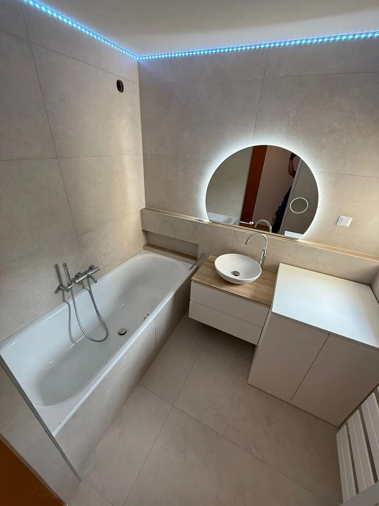 Badsanierung Wien – Badewanne und Waschbereich